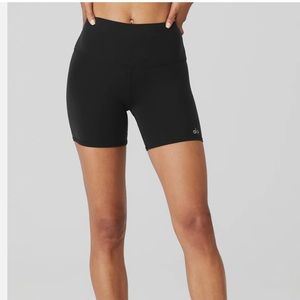 Alo Yoga 5” Airbrush Shorts